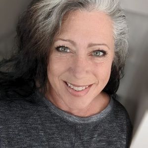 Meet your Posher, Candice